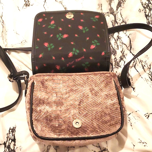 Betsey Johnson Wired Velvet Telephone Purse - Picture 2 of 10